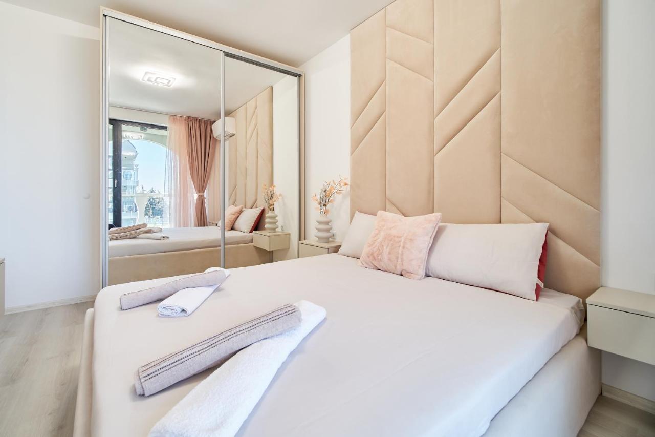 Mediterranea Complex - Luxury Apartment With Sea & Pool View! Varna Exterior photo